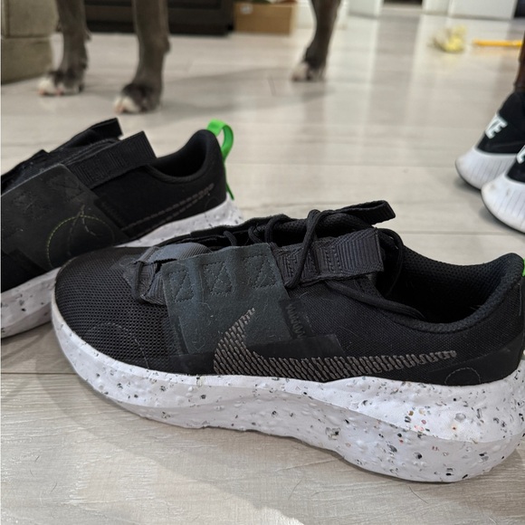 Nike Black Sneakers - Picture 1 of 3